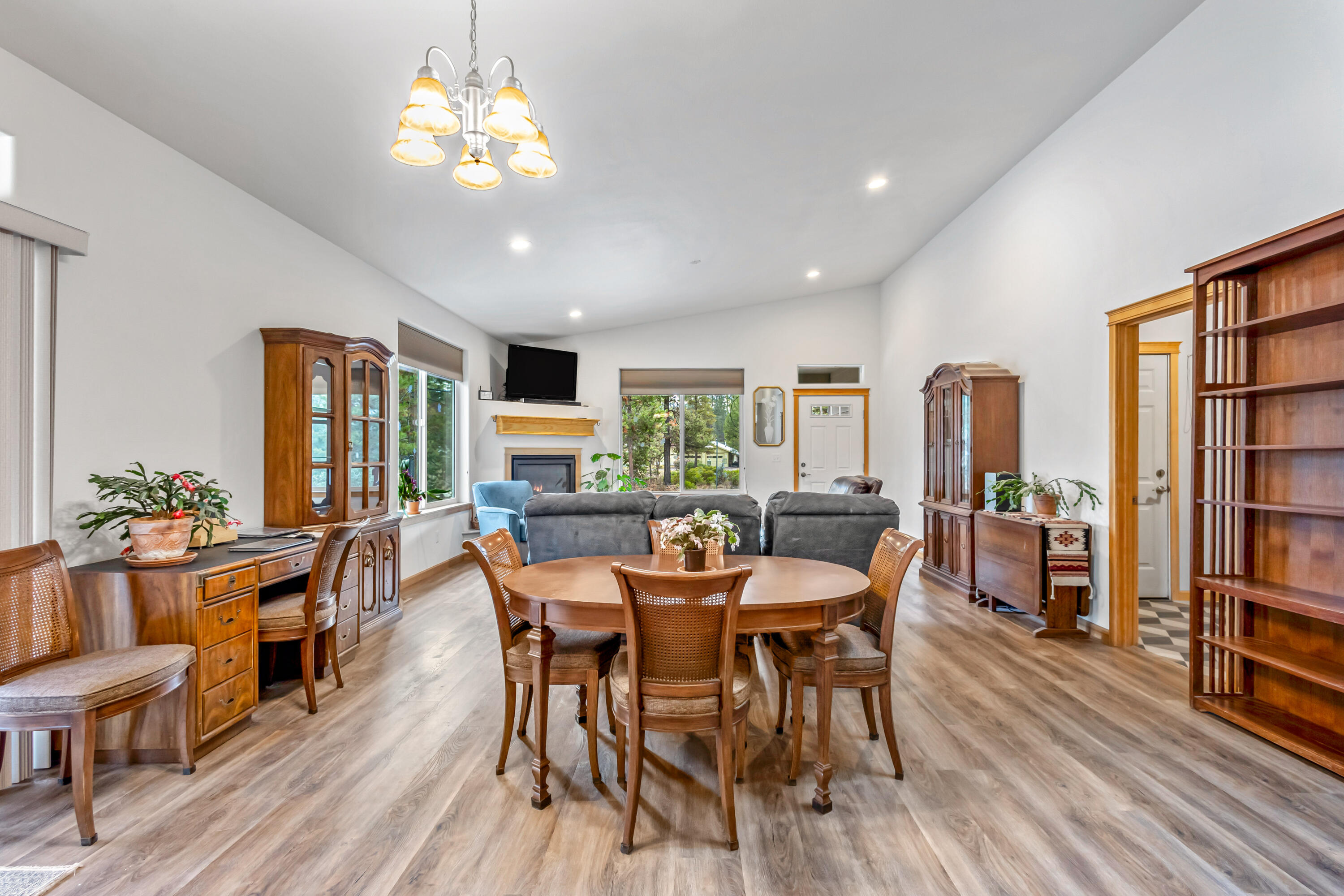 15924 Jackpine Road La Pine, OR 97739 - Photo 15 of 59 Gallery Image 15