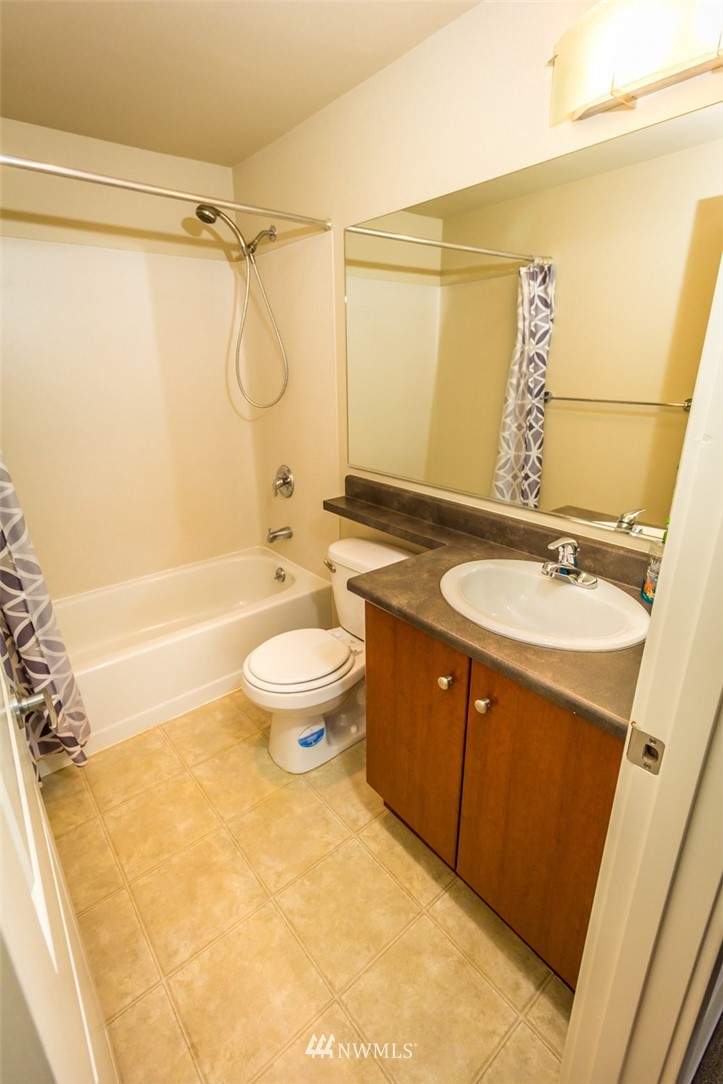 12404 East Gibson Road, Unit L204 Everett, WA 98204 - Photo 16 of 27 Gallery Image 16