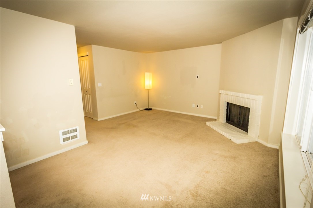 12404 East Gibson Road, Unit L204 Everett, WA 98204 - Photo 6 of 27 Gallery Image 6