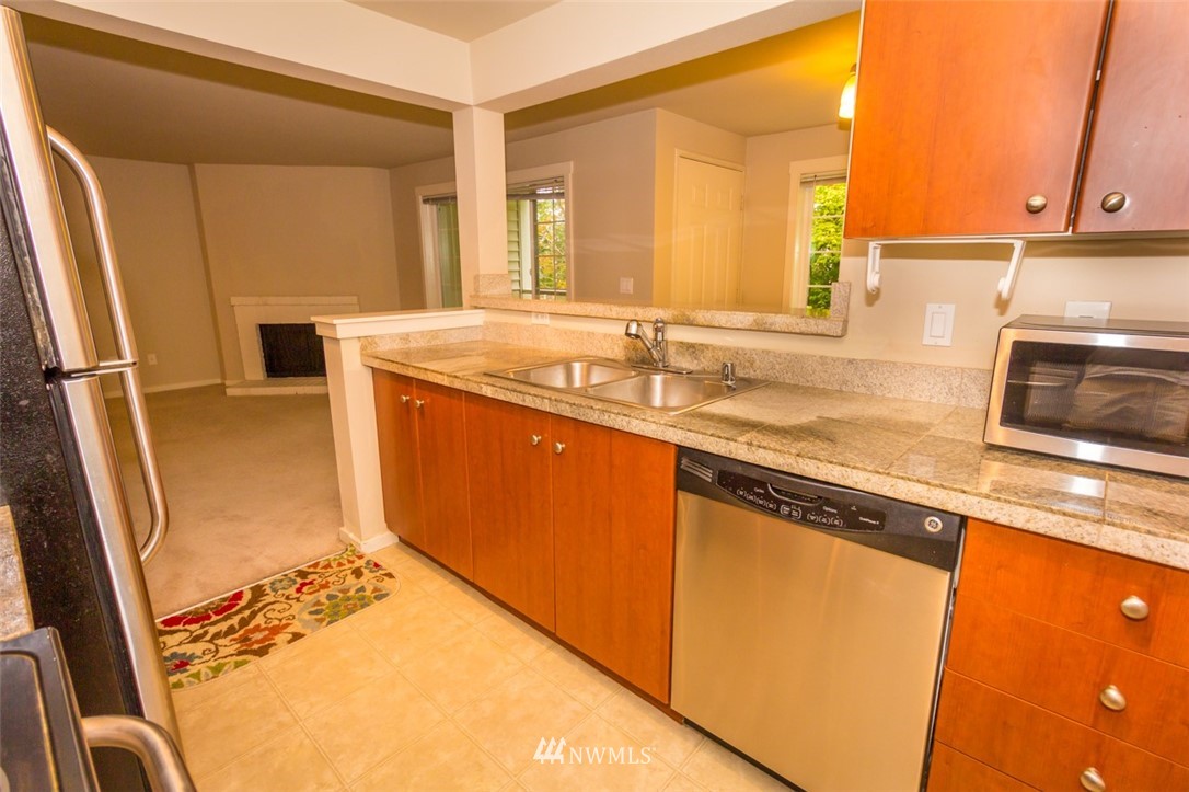 12404 East Gibson Road, Unit L204 Everett, WA 98204 - Photo 9 of 27 Gallery Image 9