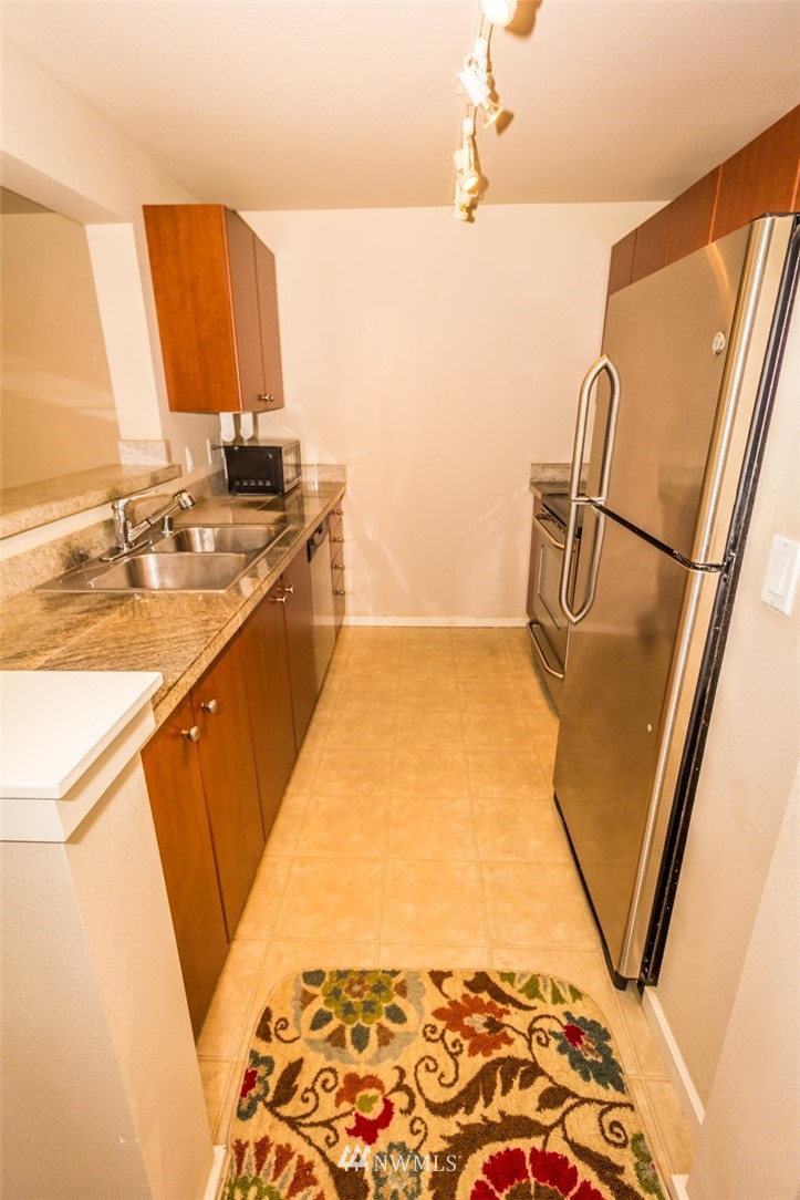12404 East Gibson Road, Unit L204 Everett, WA 98204 - Photo 10 of 27 Gallery Image 10