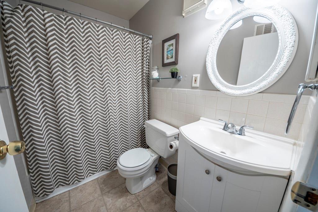 551 Sloop Road, Unit 65 Pittsburgh, PA 15237 - Photo 11 of 16 Bath with updated vanity and fresh paint.