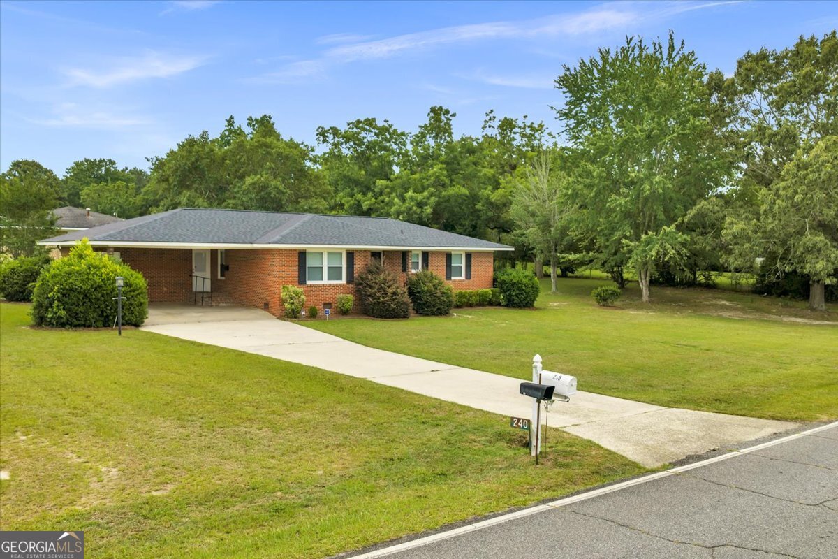240 Peter Street Cochran, GA 31014 - Photo 3 of 48
