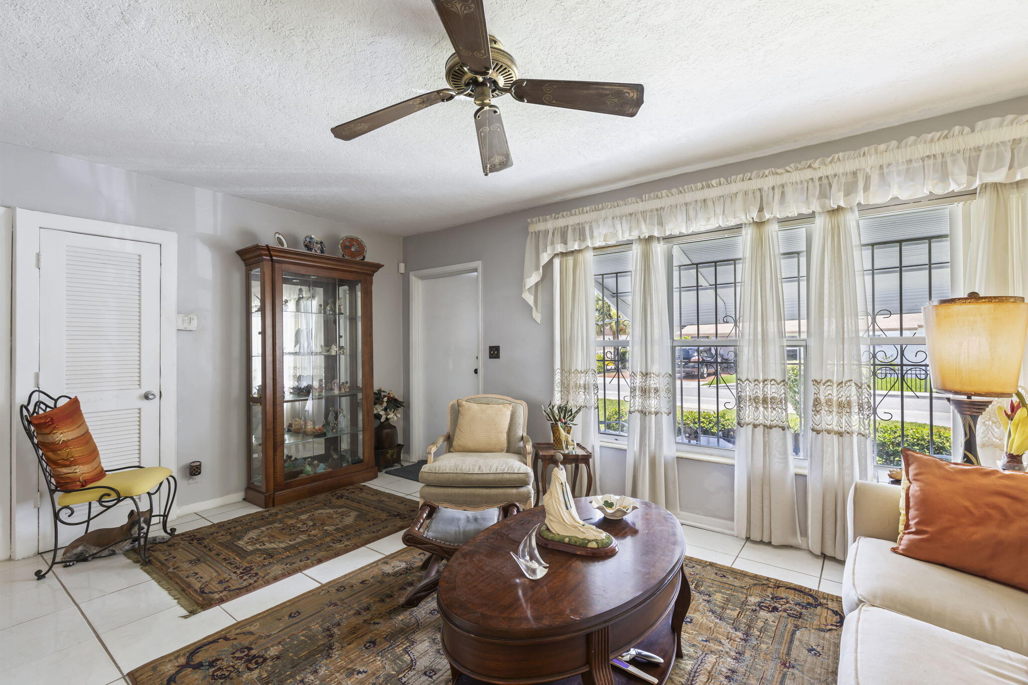 1138 West 23rd Street Riviera Beach, FL 33404 - Photo 3 of 45 Formal entry/living room