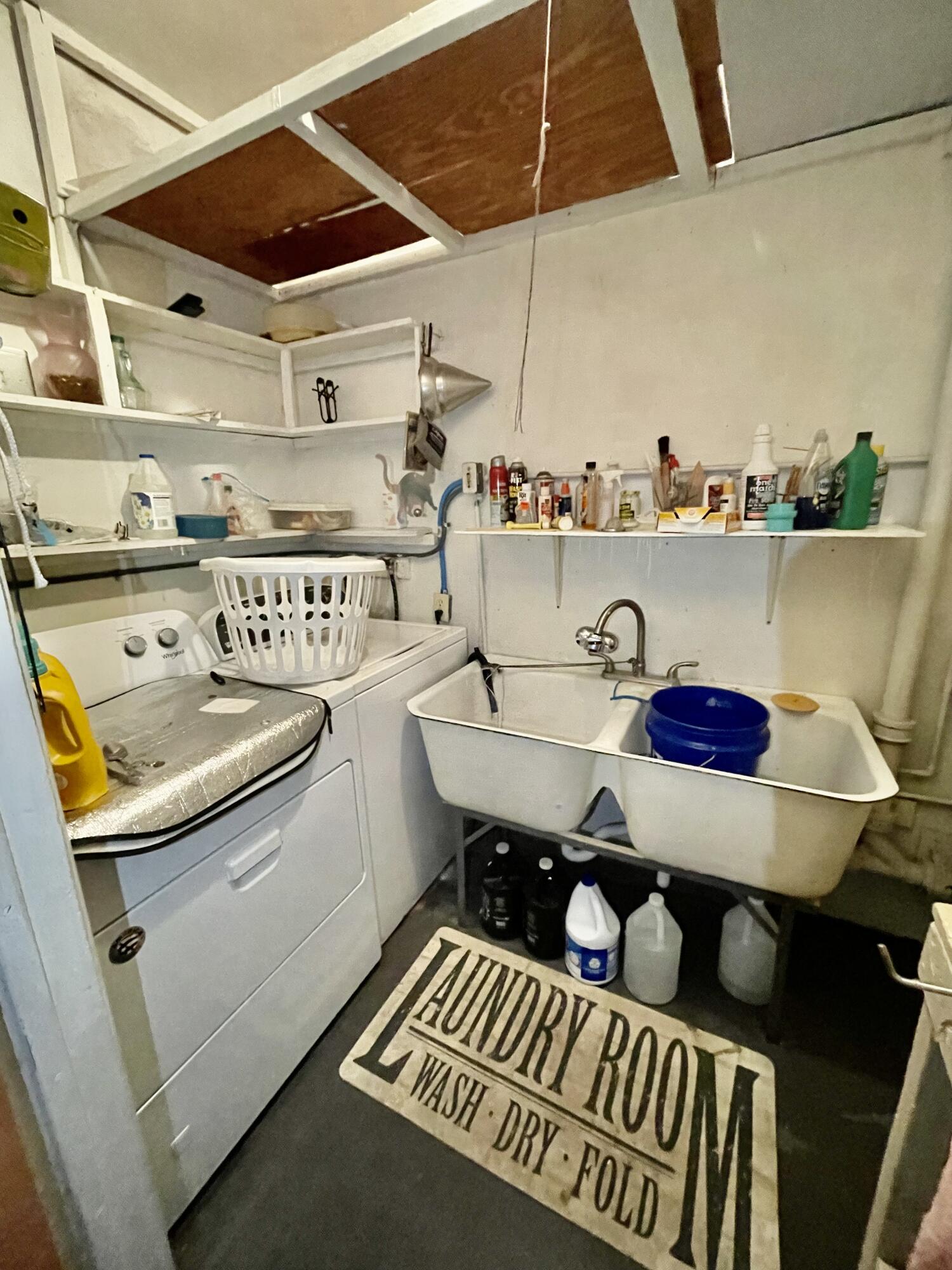 1138 West 23rd Street Riviera Beach, FL 33404 - Photo 42 of 45 Laundry room