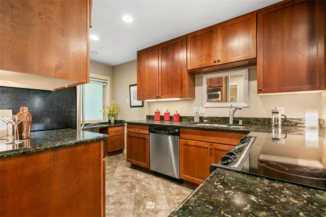 130 105th Avenue Southeast, Unit 102 Bellevue, WA 98004 - Photo 3 of 16 Gallery Image 3