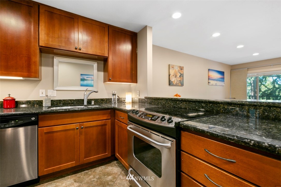 130 105th Avenue Southeast, Unit 102 Bellevue, WA 98004 - Photo 4 of 16 Gallery Image 4