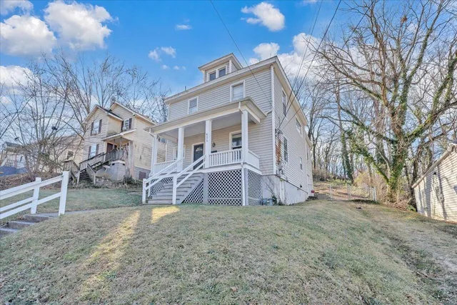 $189,000 | 411 Highland Avenue Southeast, Roanoke, VA 24013