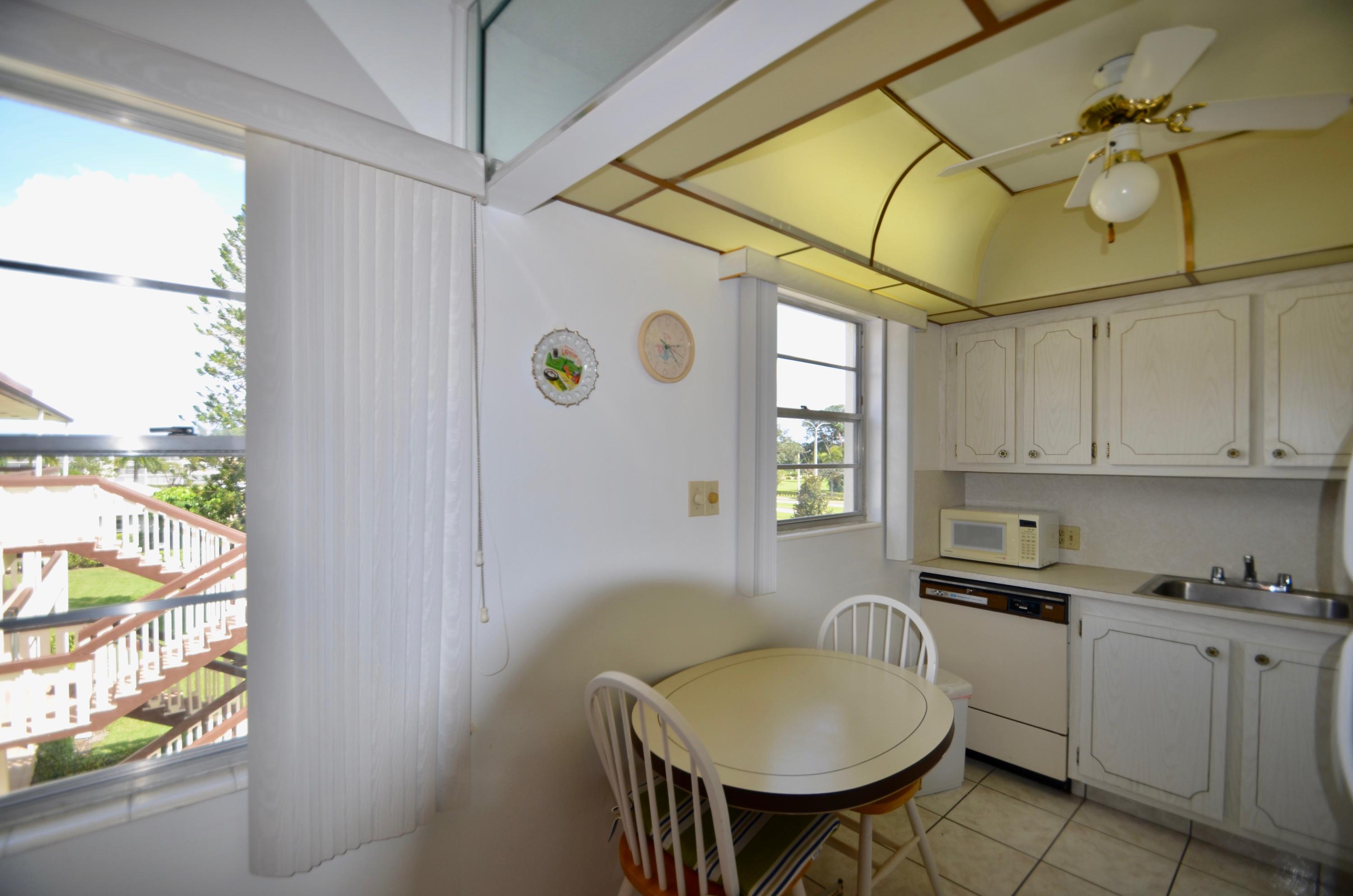 122 Suffolk C Boca Raton, FL 33434 - Photo 7 of 26 DSC_0011 5