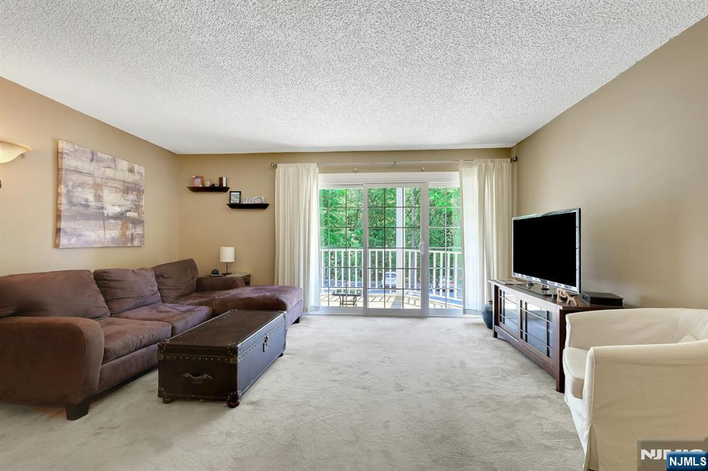 601 Lilac Lane Mahwah, NJ 07430 - Photo 12 of 30