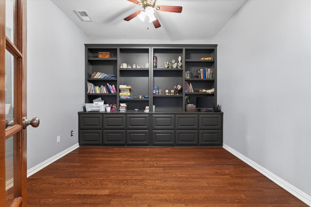 8708 Rugby Road Irving, TX 75063 - Photo 8 of 39