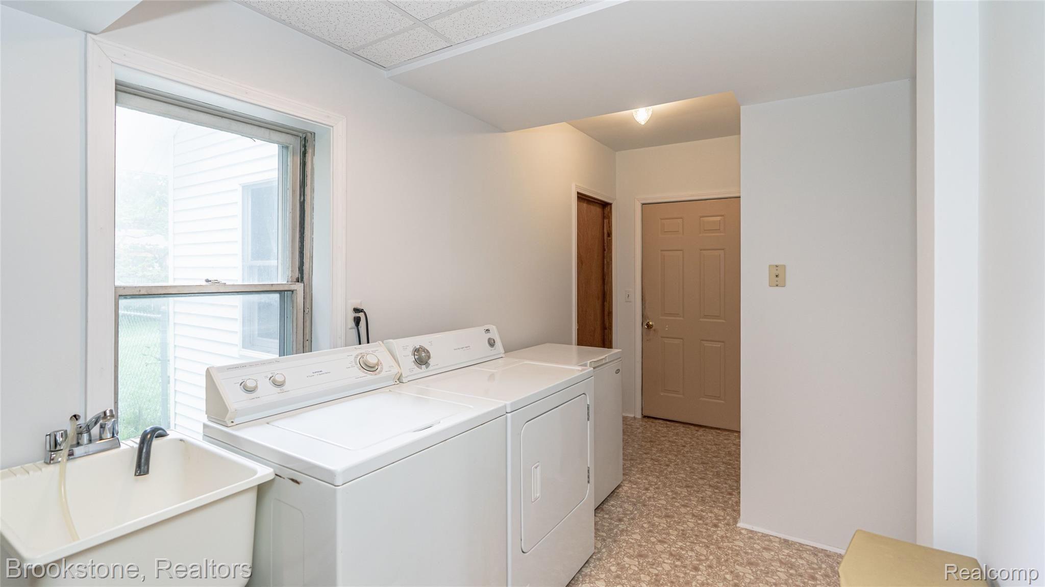 2960 Culbertson Avenue Rochester, MI 48307 - Photo 32 of 34 021_21.jpg