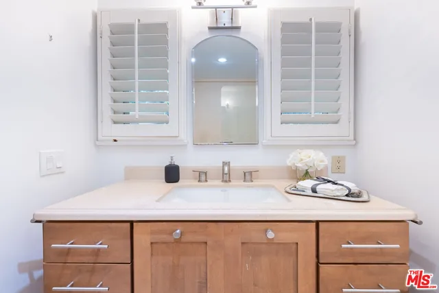 $8,250 | 2559 Hutton Drive, Beverly Hills, CA 90210