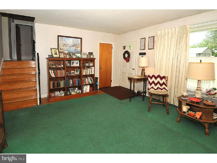 1329 Green Road Abington, PA 19001 - Photo 3 of 17 Living Room