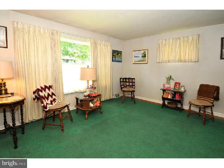1329 Green Road Abington, PA 19001 - Photo 4 of 17 Living Room