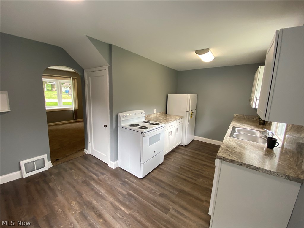 4675 Roop Avenue Norton, OH 44203 - Photo 6 of 19