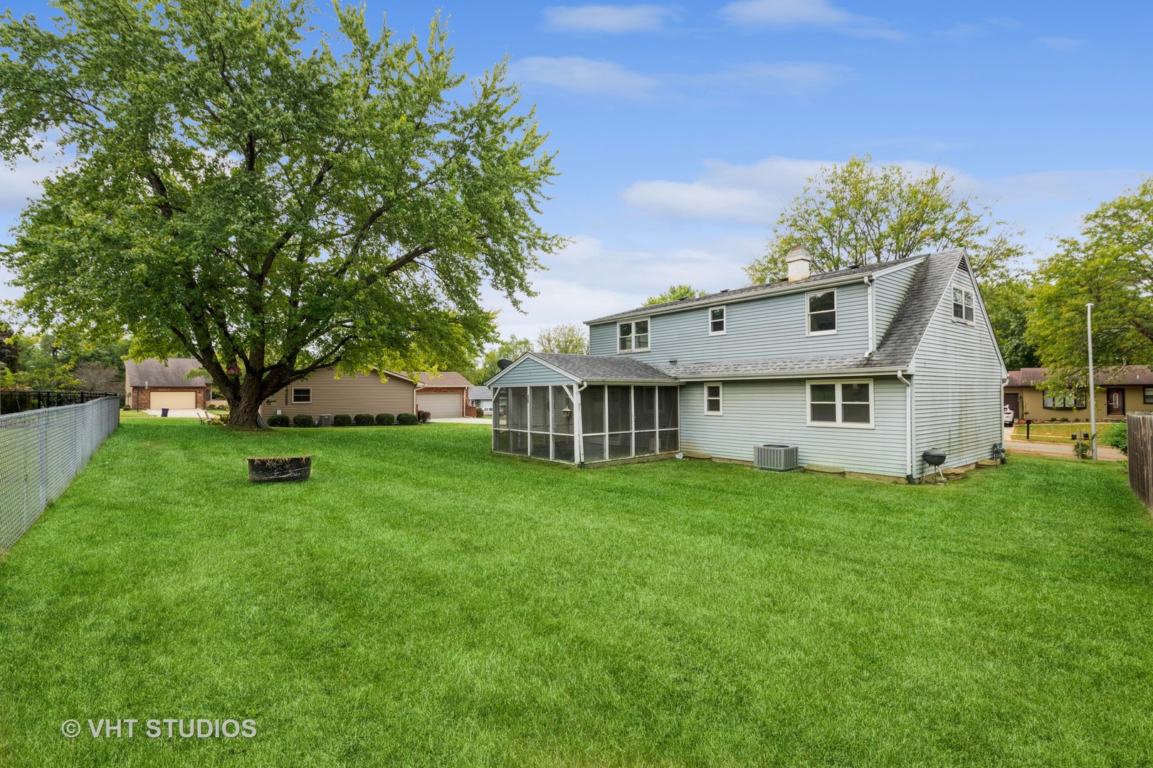 1910 Powder River Path Elgin, IL 60123 - Photo 2 of 18 Gallery Image 2