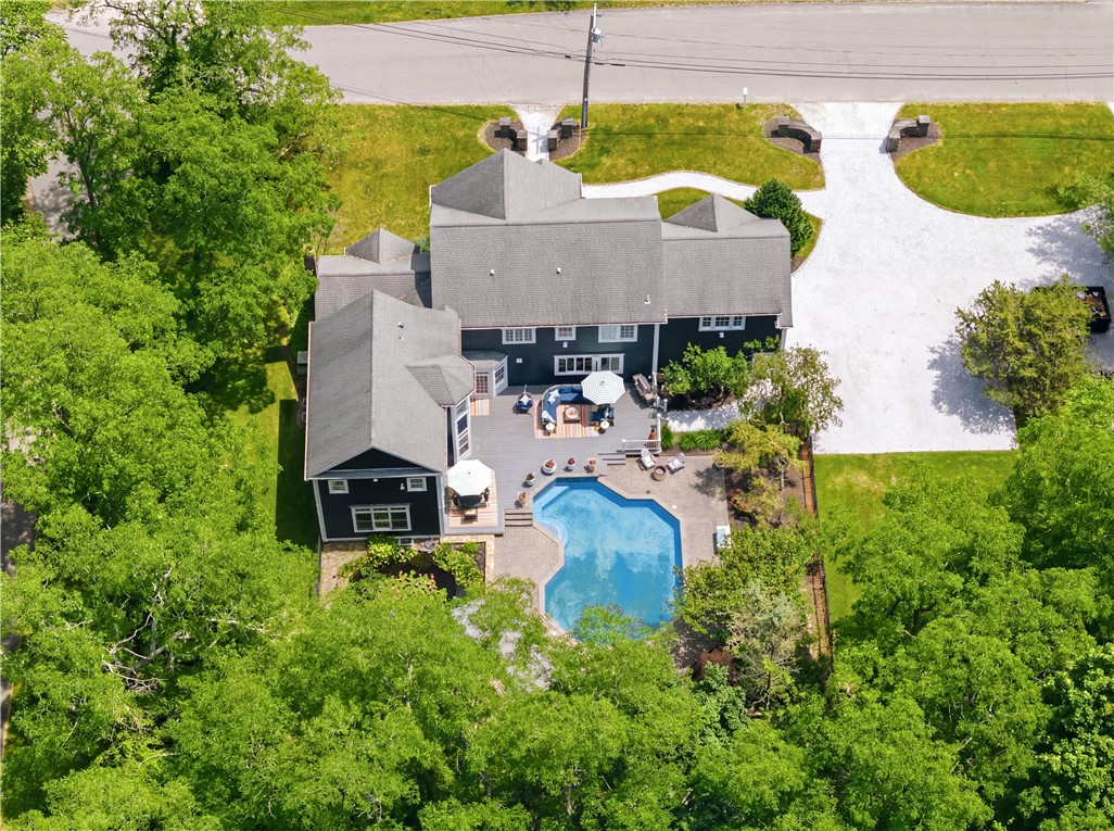 198 Poppasquash Road Bristol, RI 02809 - Photo 2 of 48