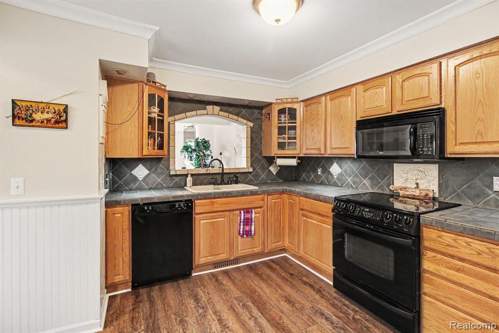 678 Summit Ridge Drive Milford, MI 48381 - Photo 13 of 28