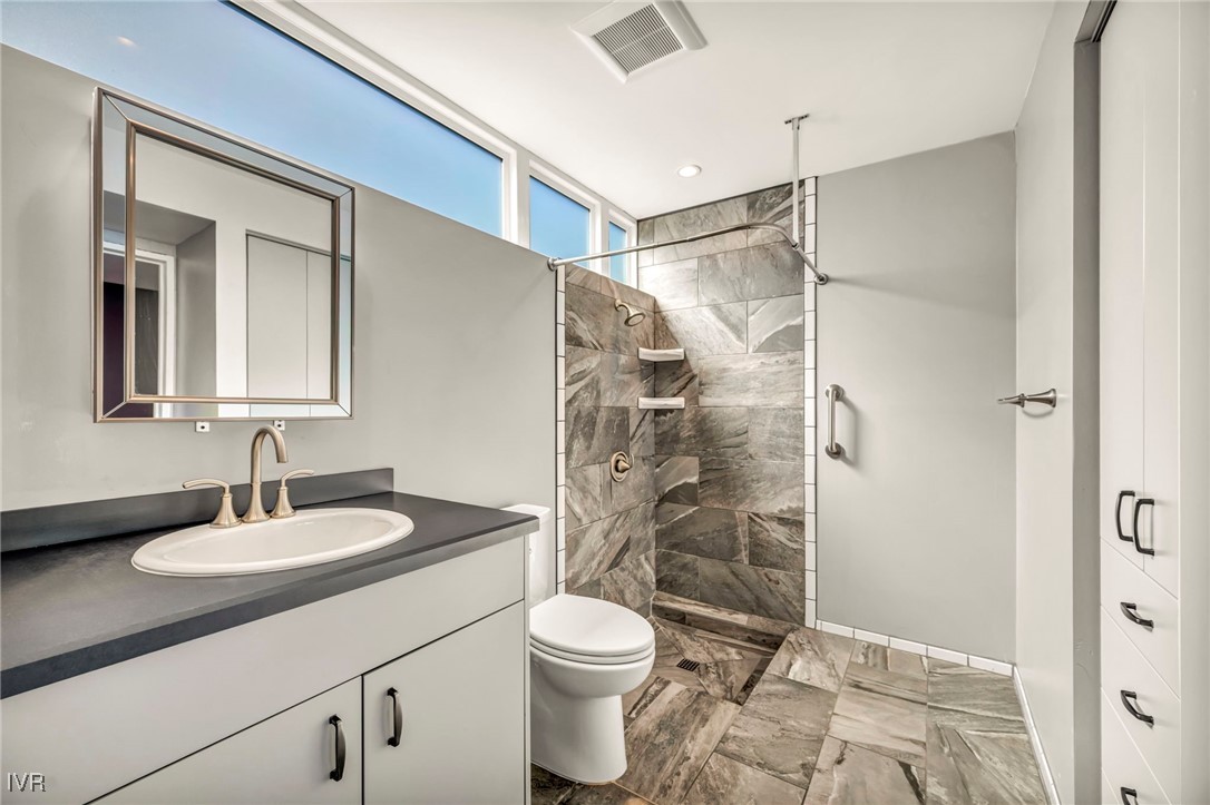 343 Mt Rose Street Reno, NV 89509 - Photo 36 of 46 347 Mount Rose bathroom