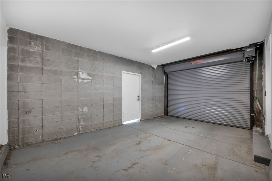 343 Mt Rose Street Reno, NV 89509 - Photo 40 of 46 347 Mount Rose garage