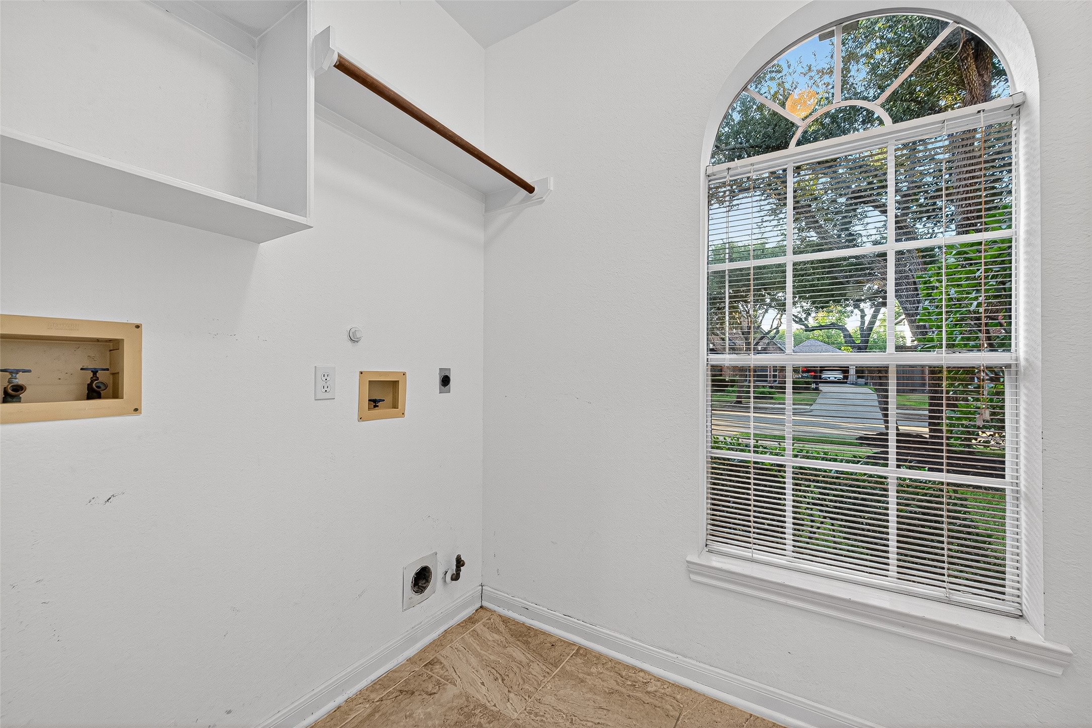 13011 Mossy Ridge Cove Houston, TX 77041 - Photo 31 of 50 a view of empty room with windows