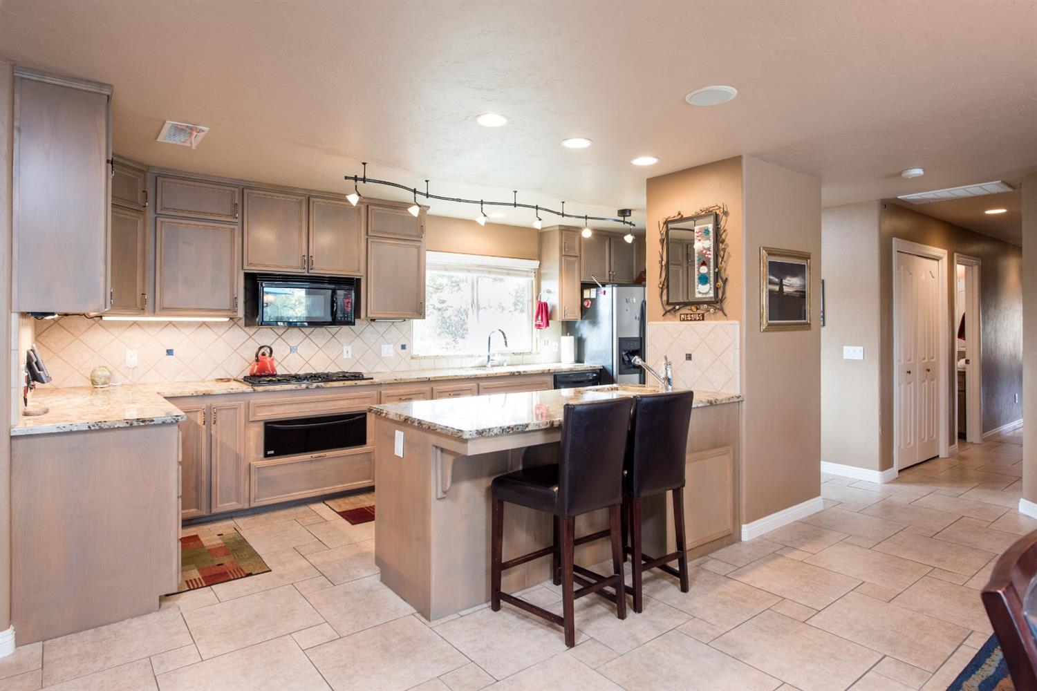 16751 La Canada Road Madera, CA 93636 - Photo 8 of 51 Gallery Image 8