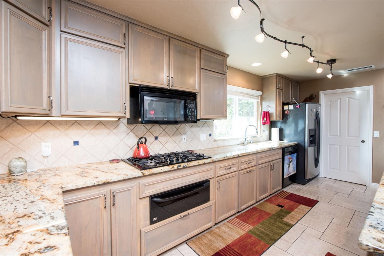 16751 La Canada Road Madera, CA 93636 - Photo 10 of 51 Gallery Image 10