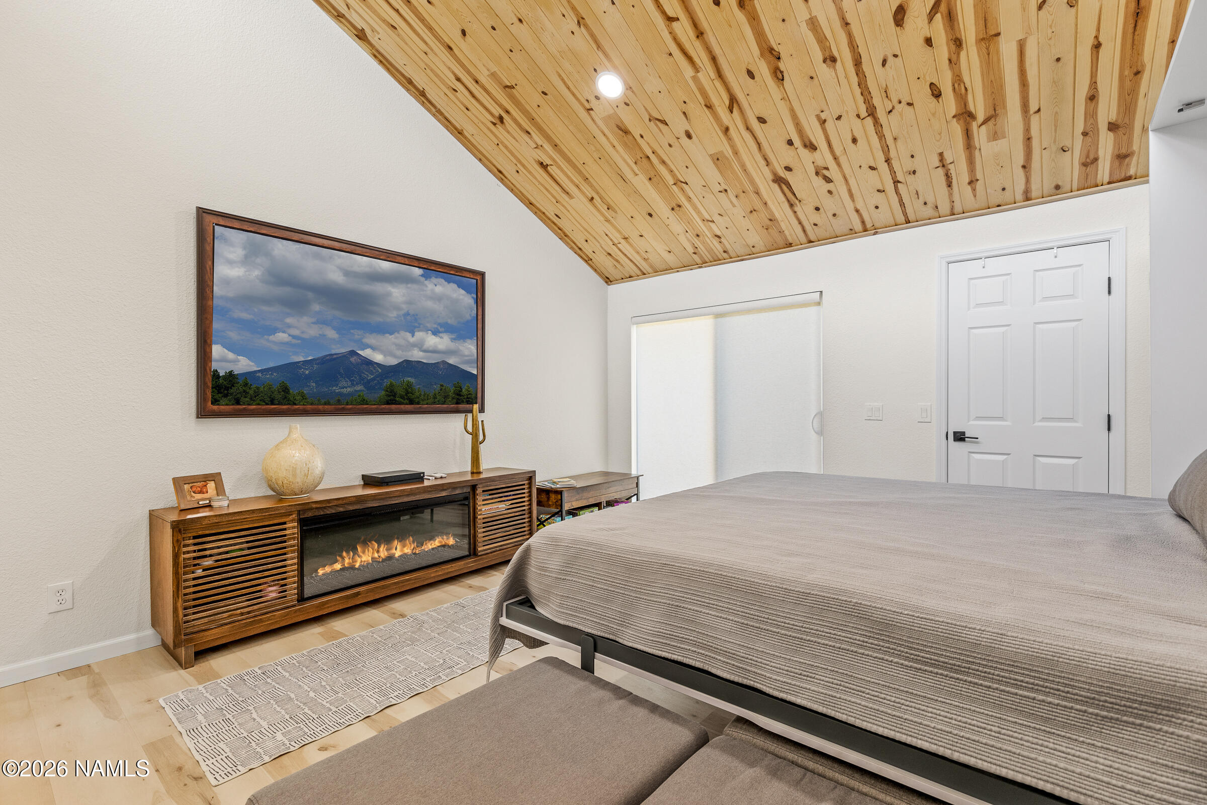 17980 Walapai Road, Unit 2B Munds Park, AZ 86017 - Photo 11 of 24 84" tv