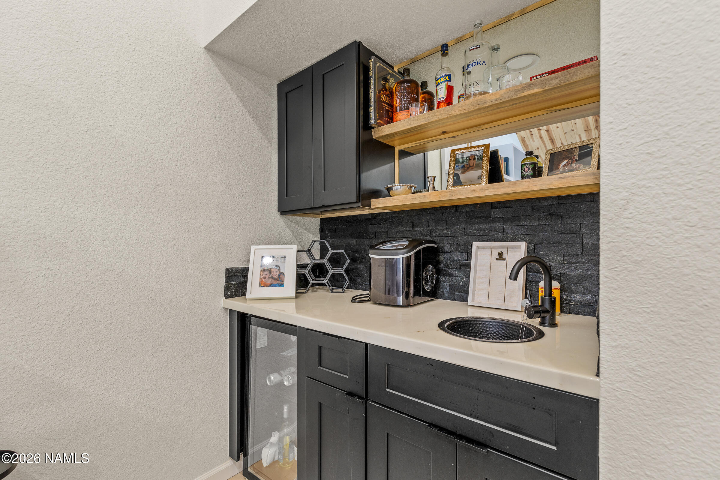17980 Walapai Road, Unit 2B Munds Park, AZ 86017 - Photo 13 of 24 Wet bar