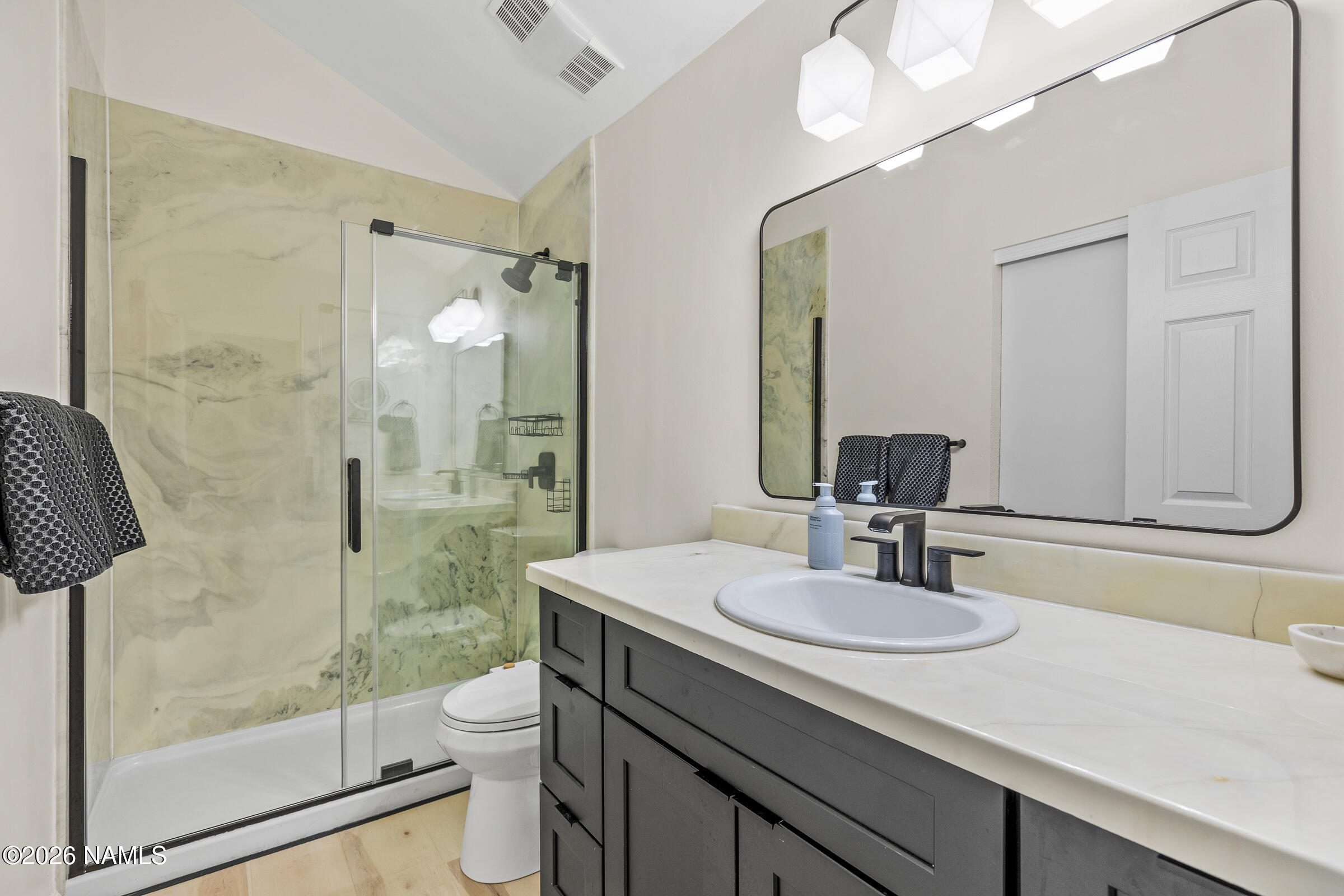17980 Walapai Road, Unit 2B Munds Park, AZ 86017 - Photo 14 of 24 Primary bath