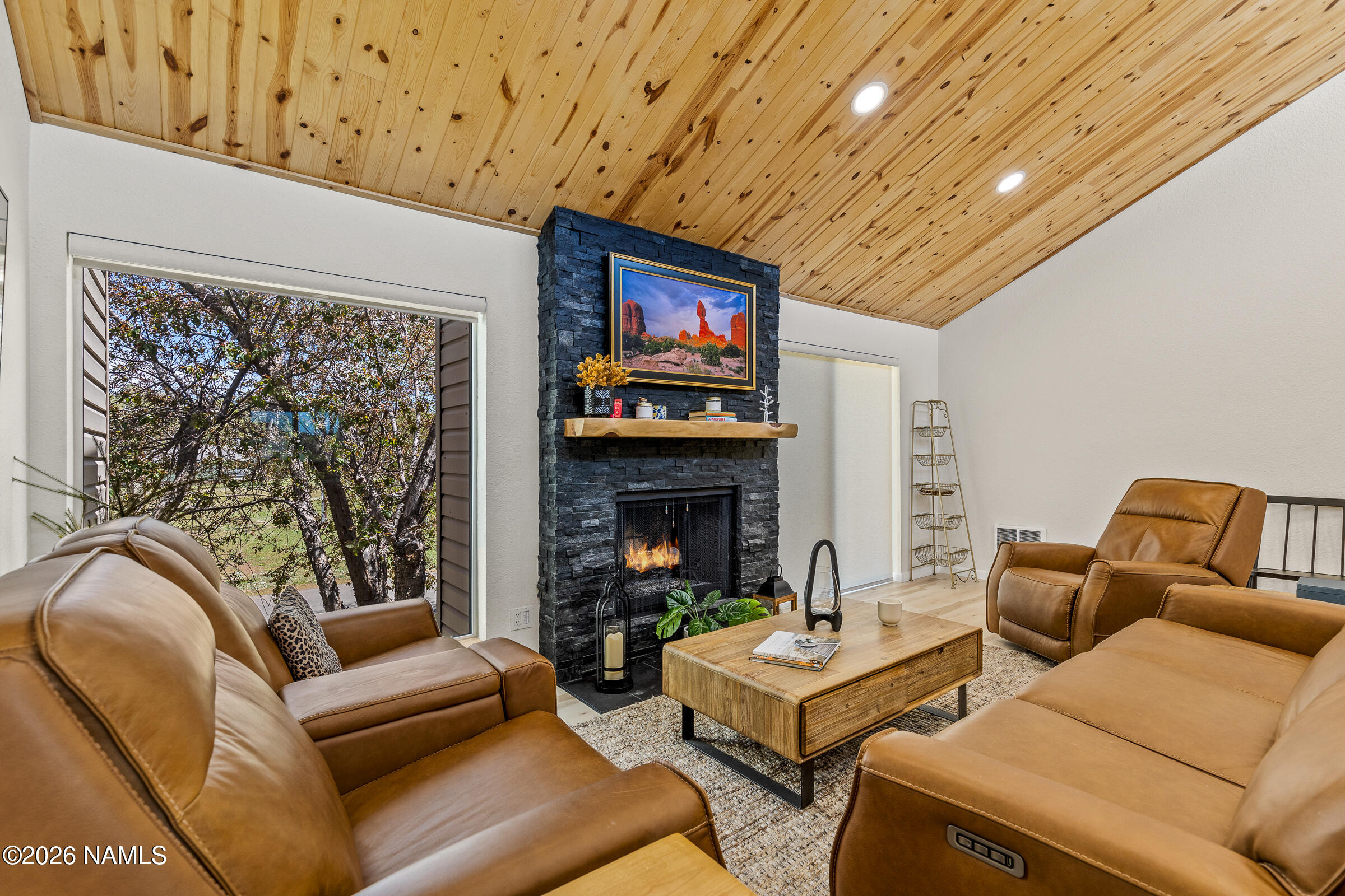17980 Walapai Road, Unit 2B Munds Park, AZ 86017 - Photo 3 of 24 Living area