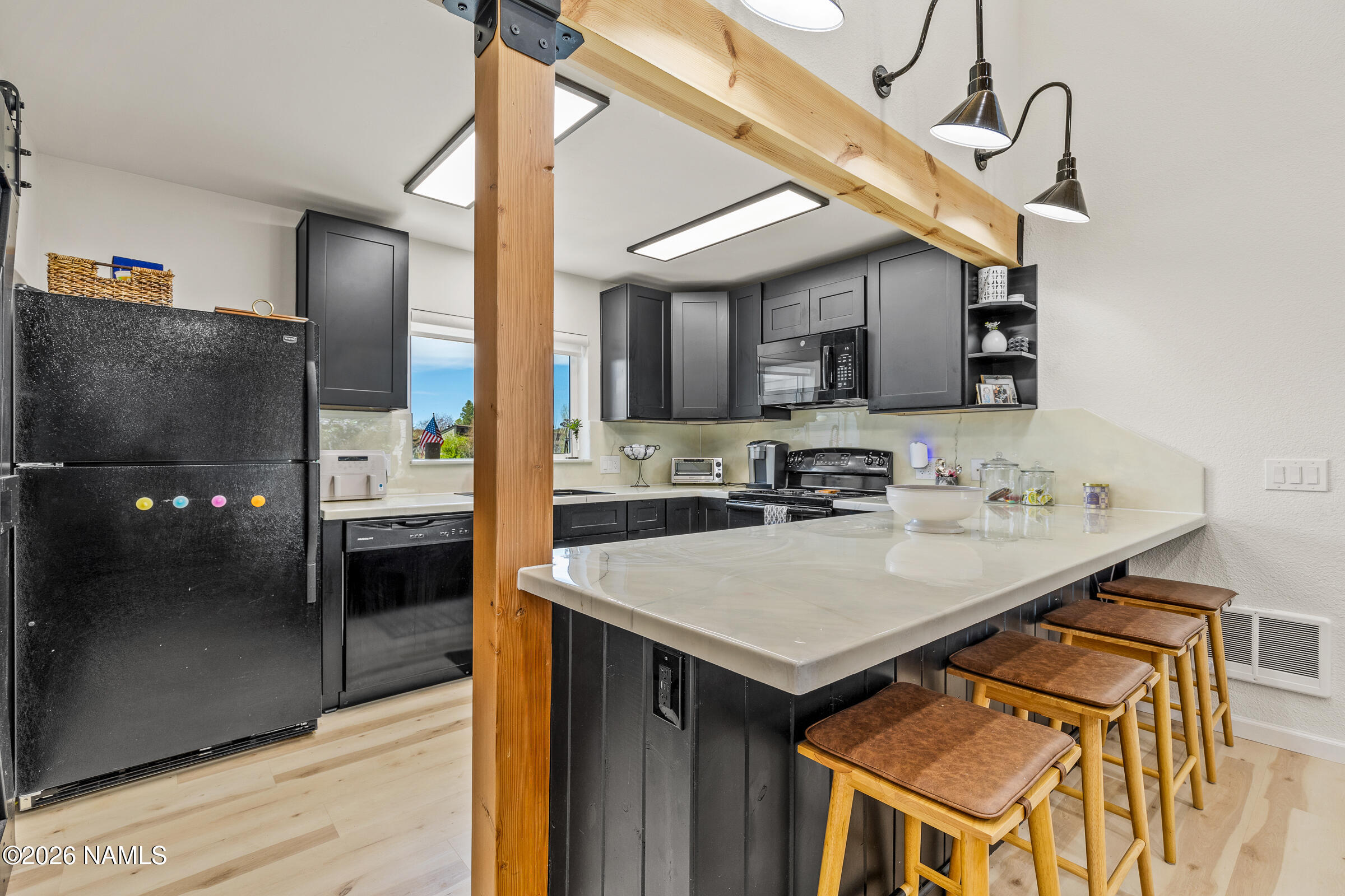 17980 Walapai Road, Unit 2B Munds Park, AZ 86017 - Photo 6 of 24 Breakfast bar