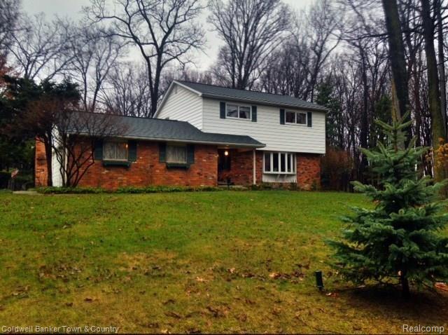 1800 Lone Tree Highland MI