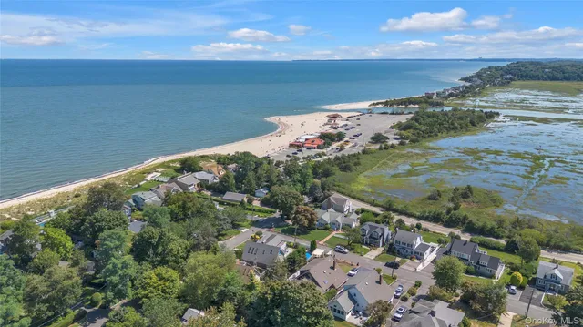 $899,000 | 359 Waterside Road, Northport, NY 11768