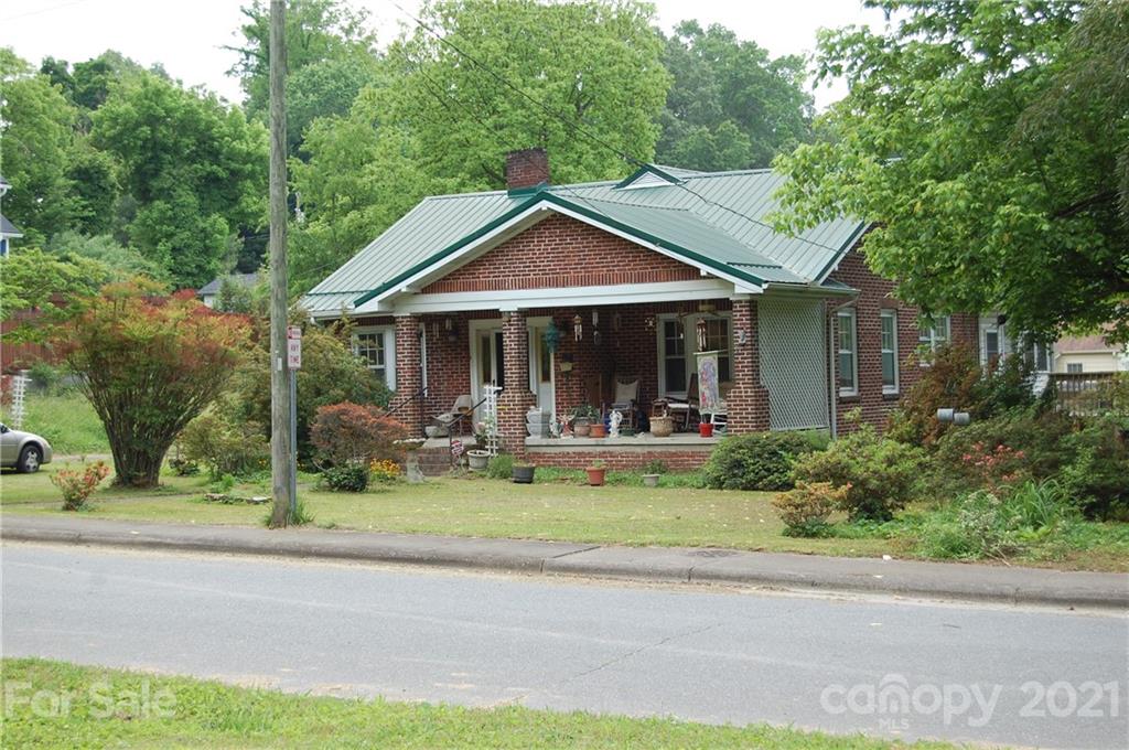 216 Spring Street Marion, NC 28752 - Photo 1 of 40 Gallery Image 1