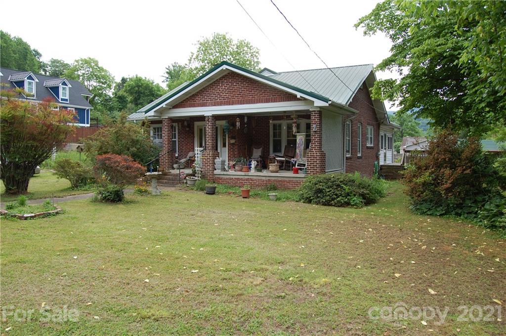 216 Spring Street Marion, NC 28752 - Photo 2 of 40 Gallery Image 2
