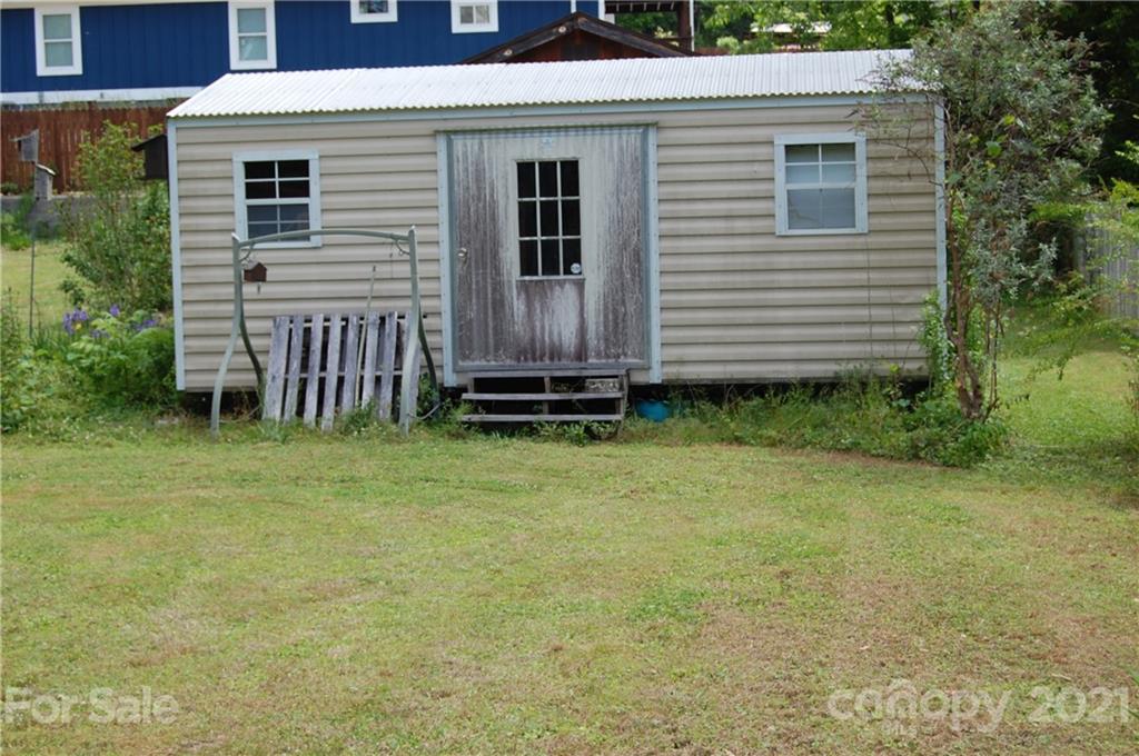216 Spring Street Marion, NC 28752 - Photo 13 of 40 Gallery Image 13