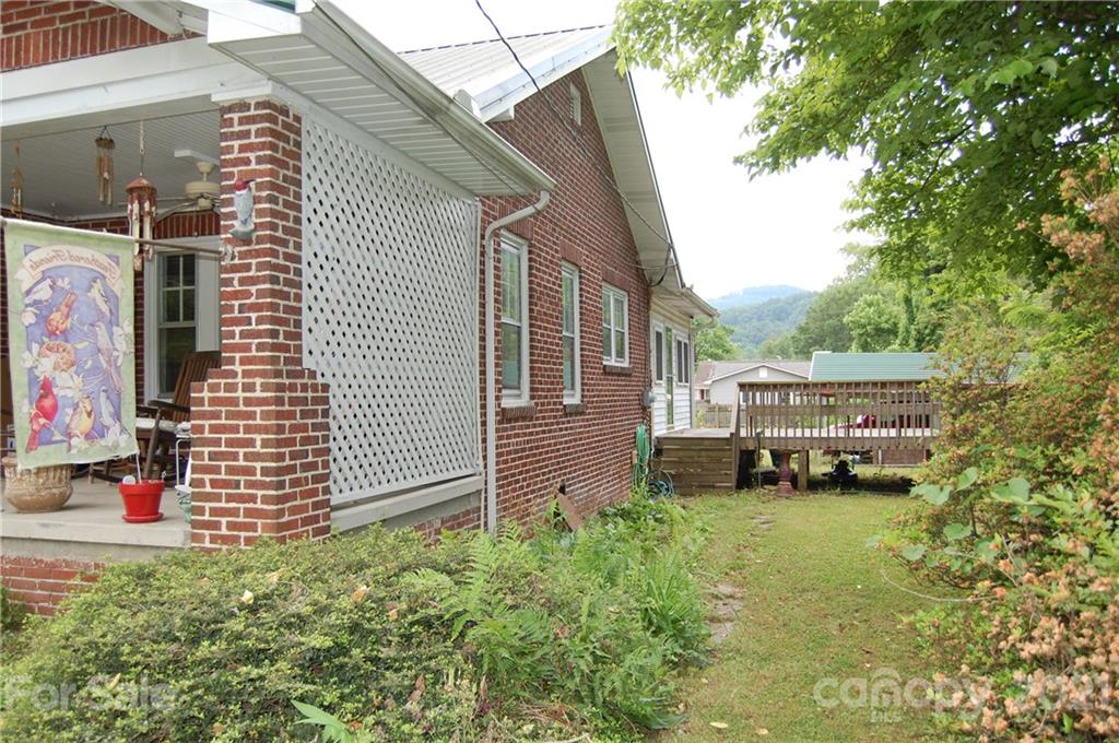 216 Spring Street Marion, NC 28752 - Photo 4 of 40 Gallery Image 4