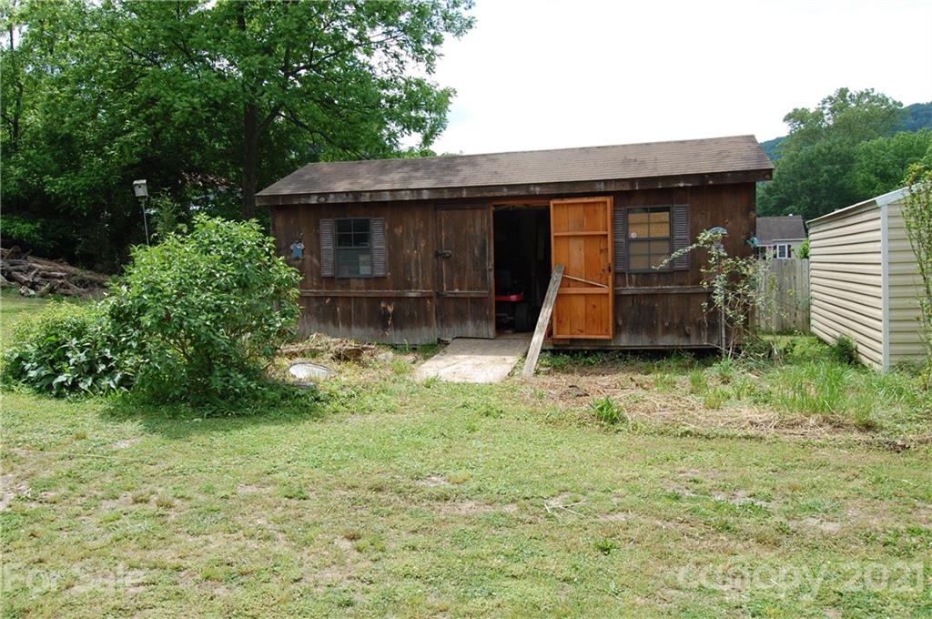 216 Spring Street Marion, NC 28752 - Photo 10 of 40 Gallery Image 10