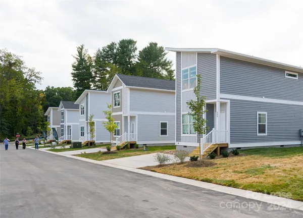 $2,850 | 223 Cherrywood Way, Asheville, NC 28806