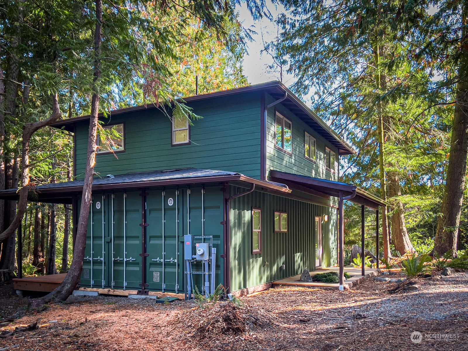 4901 Cleveland Street Port Townsend, WA 98368 - Photo 3 of 39 a front view of a house