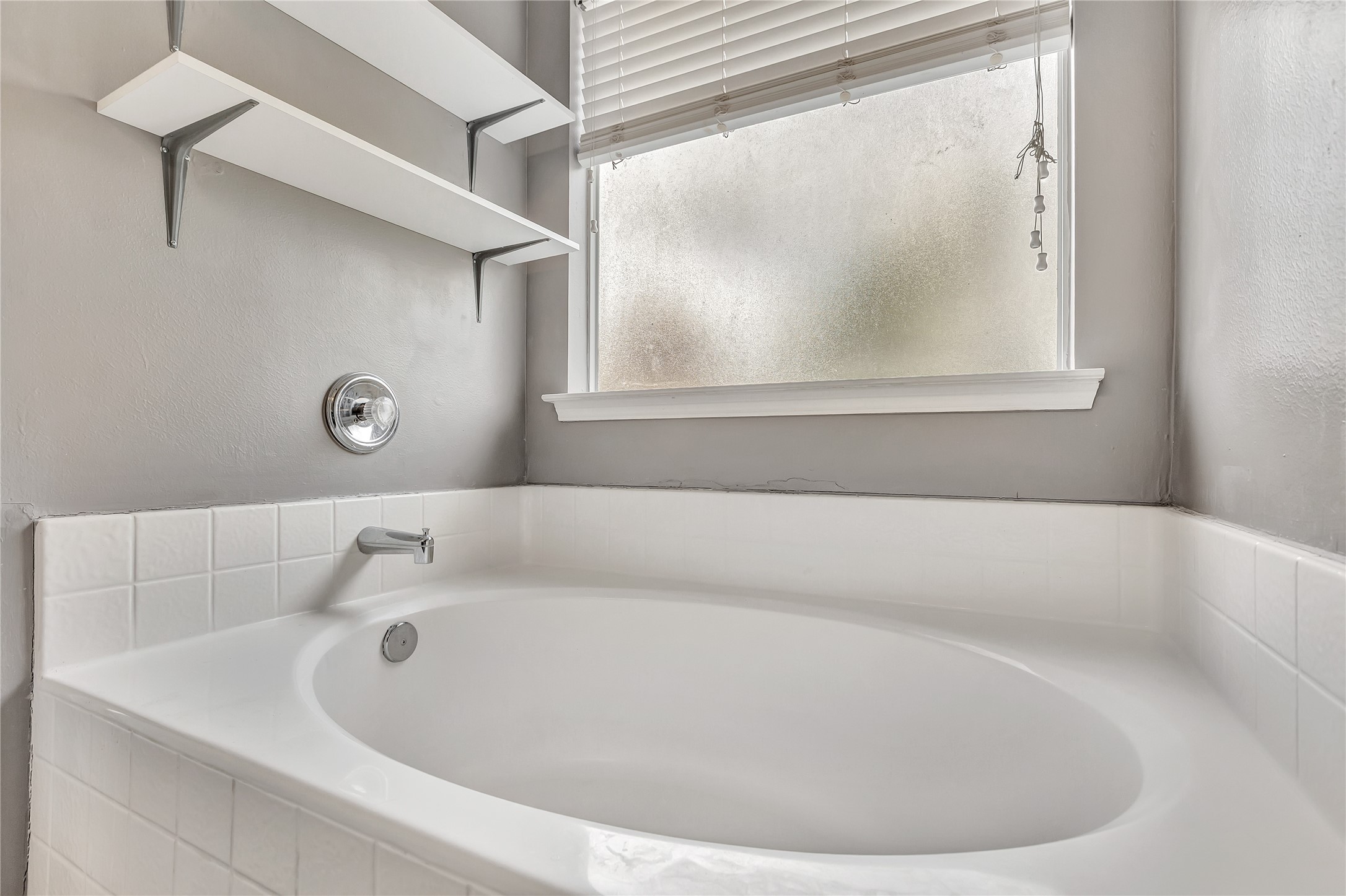 1007 Addison Park Lane Spring, TX 77373 - Photo 18 of 24 Primary soaking tub