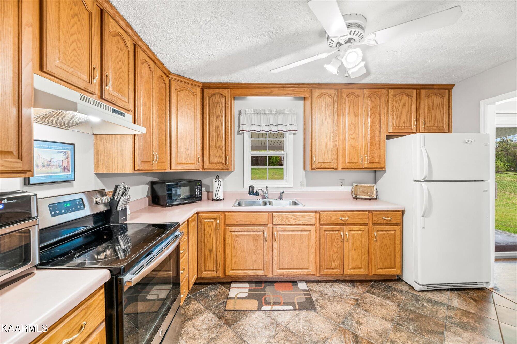 3205 Lafayette Road Knoxville, TN 37921 - Photo 11 of 19 Lots of cabinets