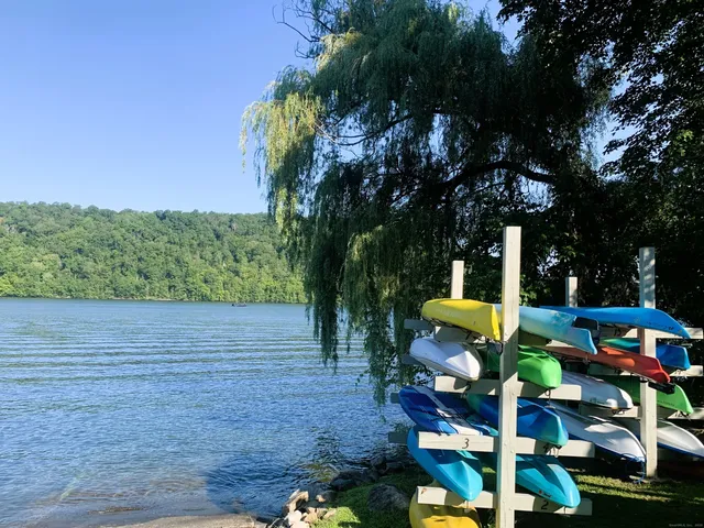 a view of an outdoor space