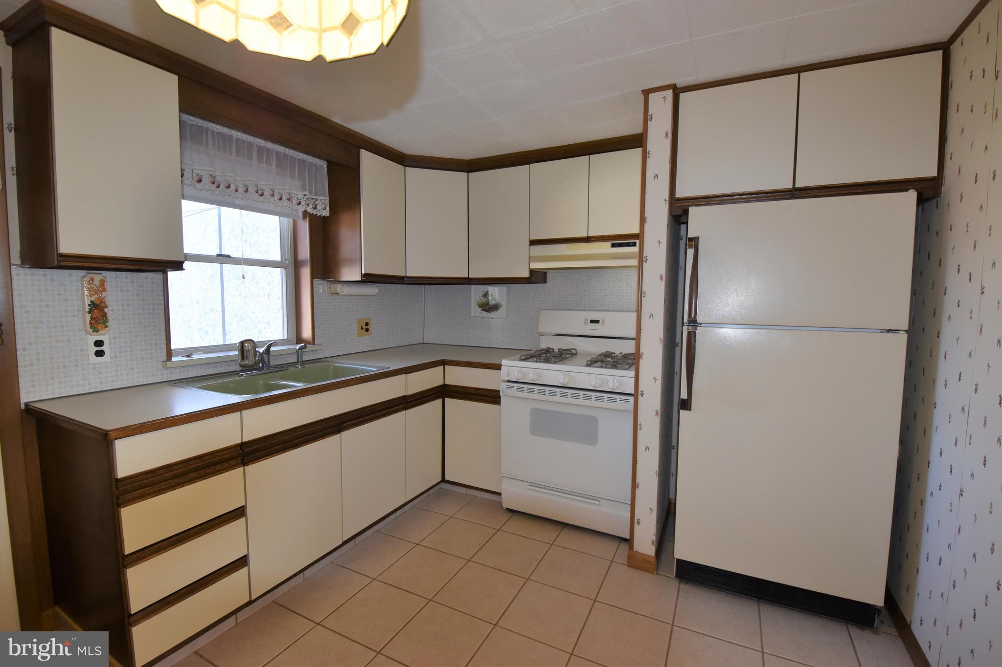 736 Parklane Road Swarthmore, PA 19081 - Photo 3 of 8