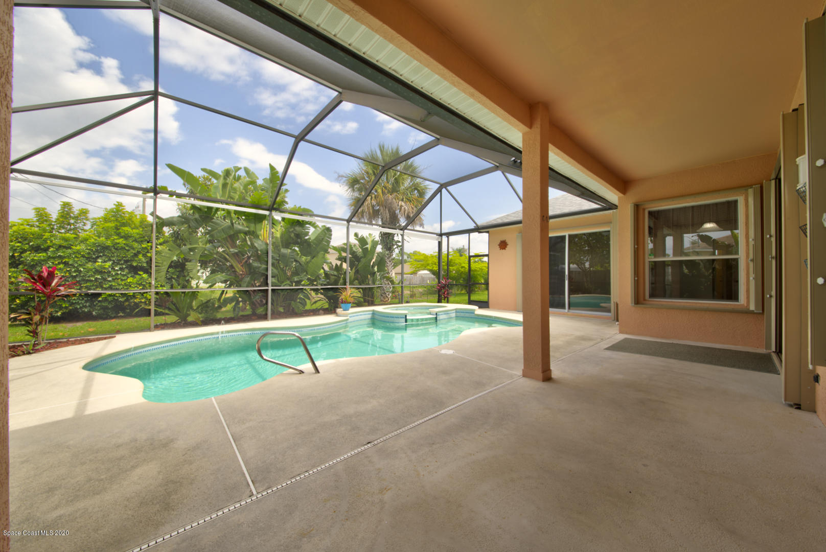 581 Raleigh Road Southeast Palm Bay, FL 32909 - Photo 16 of 60 lanai & swimming pool