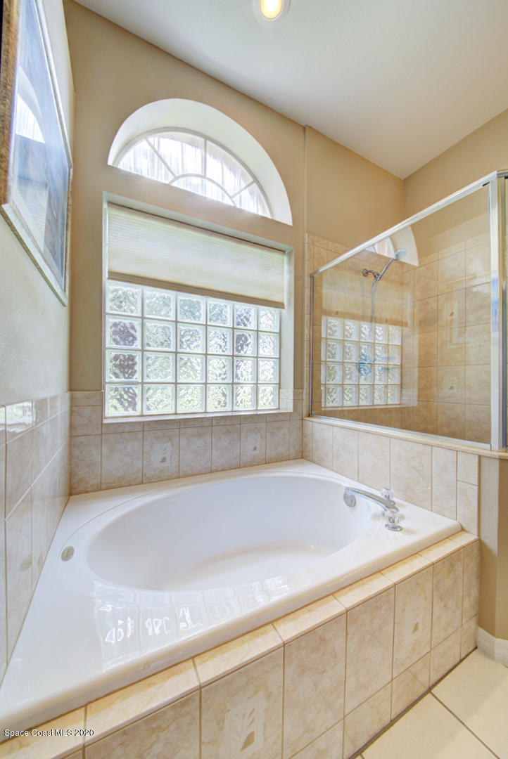 581 Raleigh Road Southeast Palm Bay, FL 32909 - Photo 48 of 60 master bathroom tub