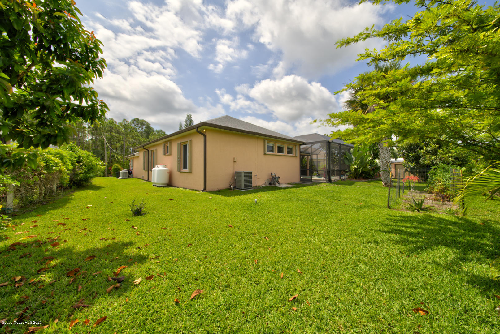 581 Raleigh Road Southeast Palm Bay, FL 32909 - Photo 8 of 60 back of house left