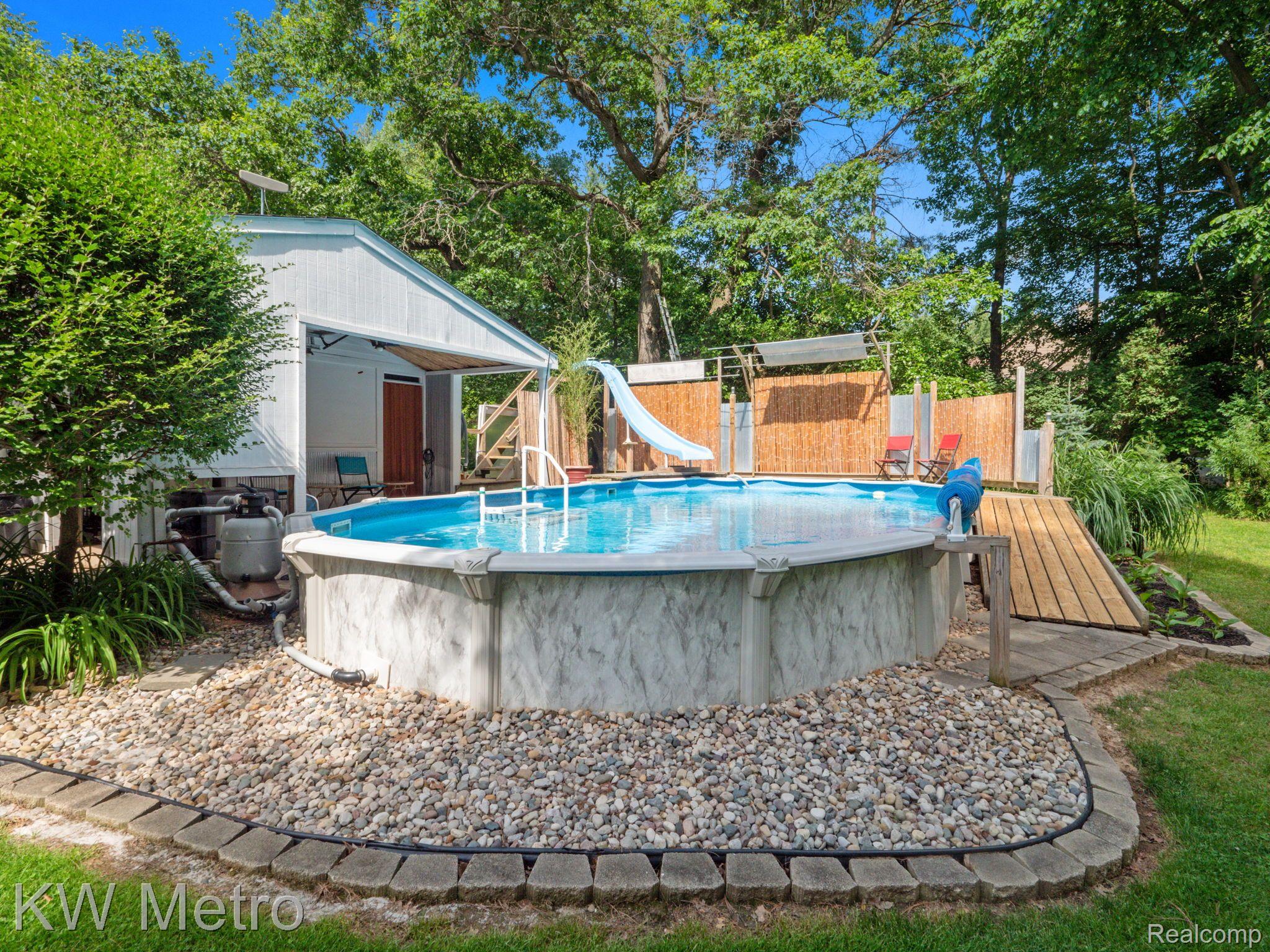 3205 Stanton Road Lake Orion, MI 48362 - Photo 10 of 60 Outdoor pool and cabana
